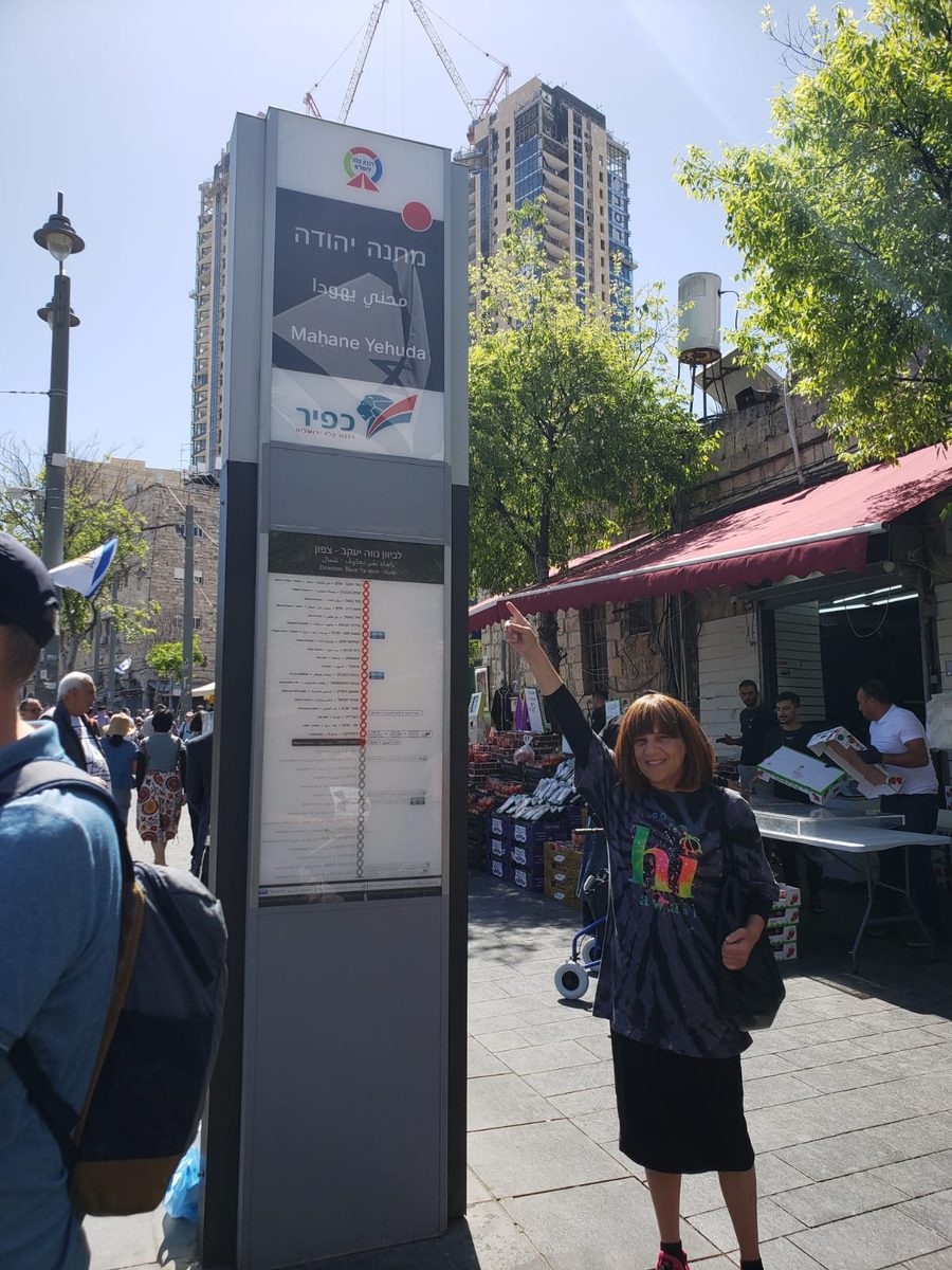 Carol Bell planning a relaxing itinerary alongside a traveler